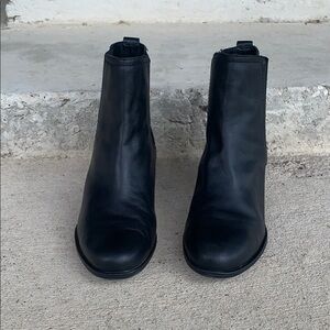 Black Naturalizer Dallas Chelsea Pull-on
Ankle Boot